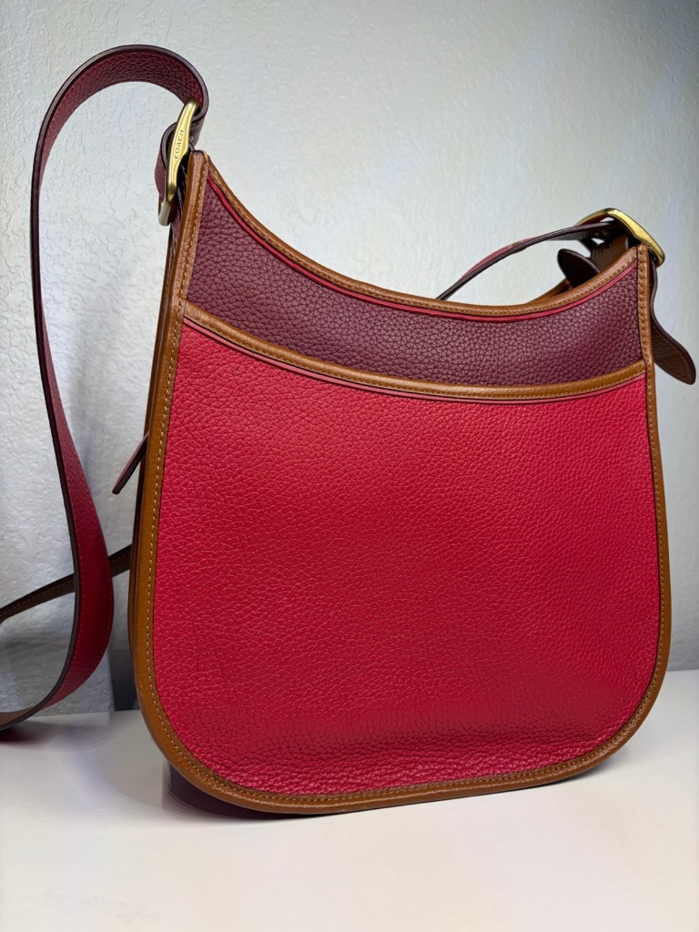Coach Emery Crossbody In Colorblock Brass Red Apple
Glovetanned Leather! NWOT - Picture 2 of 12